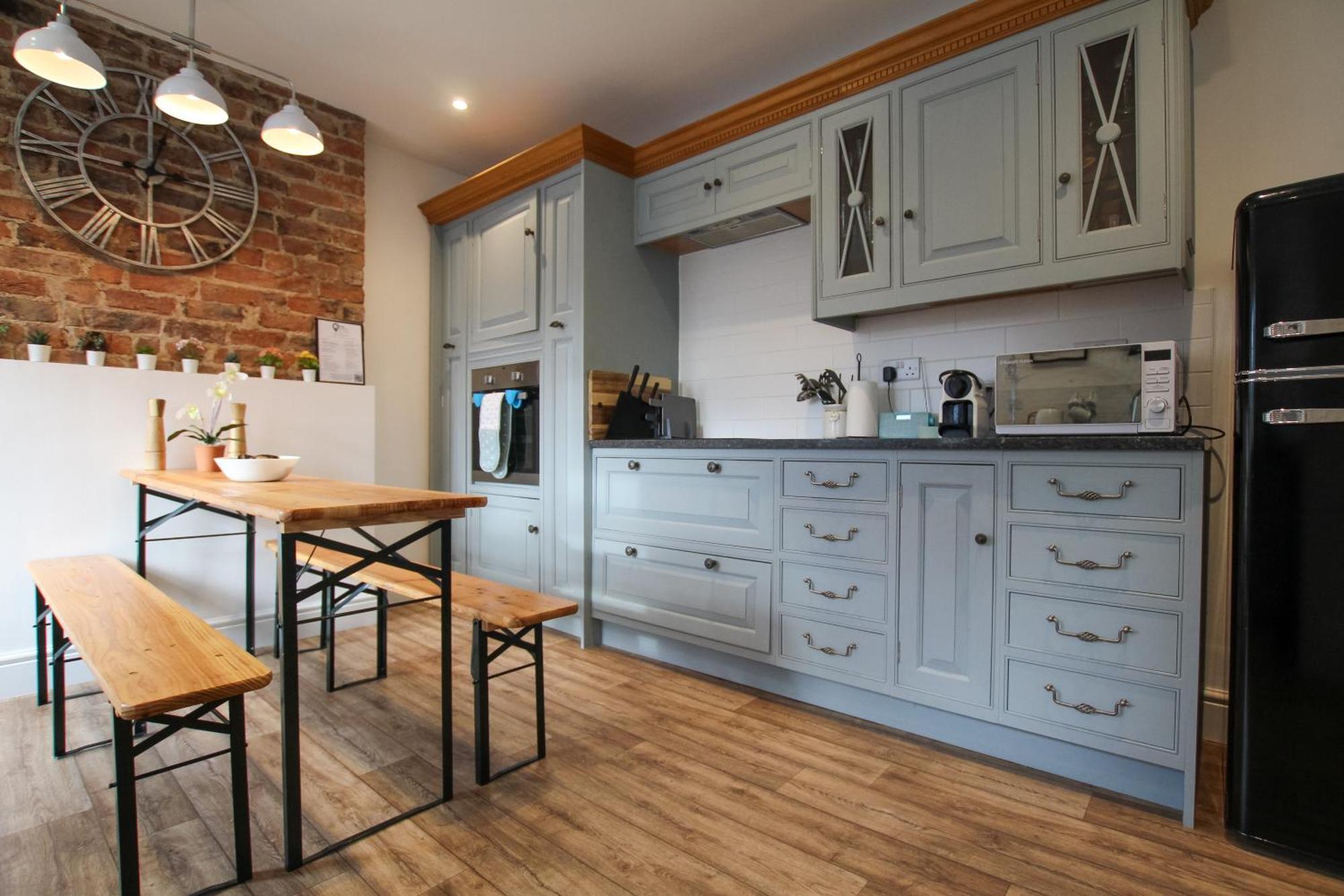 Fairways View - Spacious Apartment - Sleeps 6 - Lovely Views - By Rework Accommodation Hoylake Luaran gambar